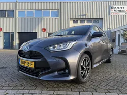 Grijs, metallic lak Gebruikt 2024 Toyota Yaris Hybrid Active Hatchback | € 22.450 (Eerlijke prijs)