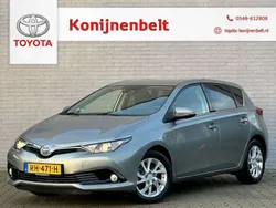 Zilver, metallic lak Gebruikt 2017 Toyota Auris Hybrid Stationwagen | € 18.495 (Iets duurder)
