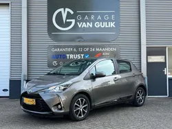 Grijs, metallic lak Gebruikt 2019 Toyota Yaris Hybrid Hatchback | € 13.995 (Goede deal)