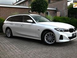 Wit Gebruikt 2022 BMW 320 Stationwagen | € 28.900 (Goede deal)