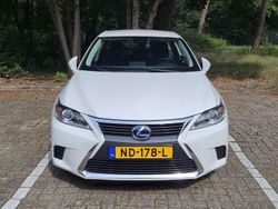 Wit Gebruikt 2017 Lexus CT200h Hatchback | € 14.000 (Eerlijke prijs)