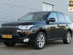 Zwart Gebruikt 2014 Mitsubishi Outlander P-HEV Edition SUV | € 7.940 (Goede deal)