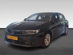 Zwart Gebruikt 2022 Opel Astra Edition Hatchback | € 18.890 (Eerlijke prijs)