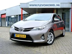 Bruin, metallic lak Gebruikt 2013 Toyota Auris Hatchback | € 9.950 (Goede deal)