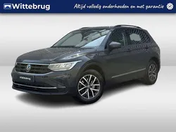 Grijs Gebruikt 2022 VW Tiguan Life SUV | € 32.950 (Eerlijke prijs)
