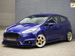 Blauw, metallic lak Gebruikt 2014 Ford Fiesta ST Hatchback | € 10.950 (Eerlijke prijs)