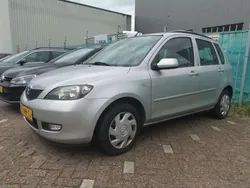 Grijs Gebruikt 2003 Mazda 2 Exclusive Stationwagen | € 1.500 (Goede deal)
