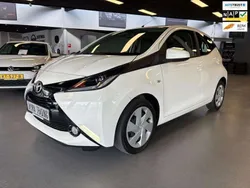 Wit Gebruikt 2018 Toyota Aygo Hatchback | € 7.250 (Eerlijke prijs)