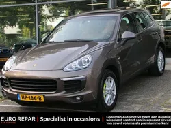 Bruin, metallic lak Gebruikt 2015 Porsche Cayenne SUV | € 29.950 (Eerlijke prijs)