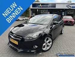 Zwart Gebruikt 2013 Ford Focus Titanium S Hatchback | € 6.450 (Eerlijke prijs)