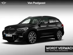 Saphirschwarz metallic (zwart metallic) Gebruikt 2021 BMW X1 Comfort Edition SUV | € 34.900 (Duur)