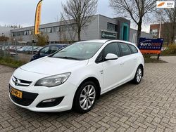 Wit Gebruikt 2013 Opel Astra Design Edition Stationwagen | € 3.950 (Goede deal)