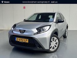 Shimmering silver metallic (grijs metallic) Gebruikt 2024 Toyota Aygo X Play SUV | € 19.950