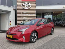 Rood, metallic lak Gebruikt 2016 Toyota Prius Executive Hatchback | € 16.700 (Eerlijke prijs)