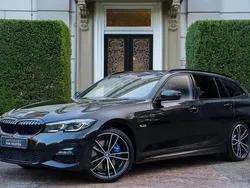Zwart Gebruikt 2022 BMW 330e M Sport Stationwagen | € 38.940 (Goede deal)