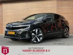 Zwart, metallic lak Gebruikt 2025 Renault Mégane Komfort Hatchback | € 34.900 (Duur)
