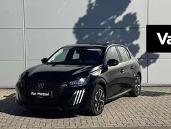 Zwart Nieuw 2025 Peugeot 208 Style Hatchback | € 26.940 (Iets duurder)