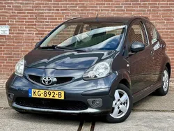 Grijs Gebruikt 2005 Toyota Aygo Hatchback | € 2.650 (Iets duurder)