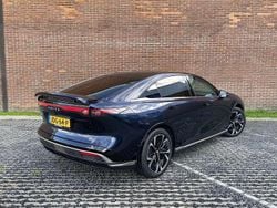 Deep crystal blue (blauw metallic) Gebruikt 2025 Mazda 6e Takumi-Line Hatchback | € 47.569 (Duur)