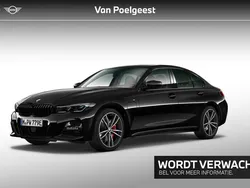 Saphirschwarz metallic (zwart metallic) Gebruikt 2021 BMW 320e M Sport Sedan | € 34.900 (Iets duurder)
