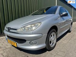 Grijs Gebruikt 2003 Peugeot 206 Quiksilver Hatchback | € 1.150 (Eerlijke prijs)