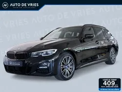 Zwart Gebruikt 2022 BMW 330 Executive Stationwagen | € 30.850 (Goede deal)