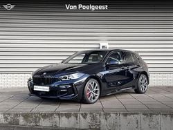 Saphirschwarz metallic (zwart metallic) Gebruikt 2024 BMW 118 Executive Hatchback | € 35.900 (Eerlijke prijs)