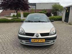 Grijs Gebruikt 2002 Renault Clio II Dynamique Hatchback | € 650 (Super prijs)