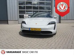 Grijs Gebruikt 2021 Porsche Taycan Performance Package Sedan | € 54.750 (Eerlijke prijs)