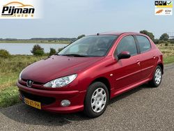 Rood Gebruikt 2007 Peugeot 206 Forever Hatchback | € 2.795 (Iets duurder)