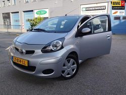 Grijs Gebruikt 2010 Toyota Aygo Hatchback | € 3.399 (Eerlijke prijs)