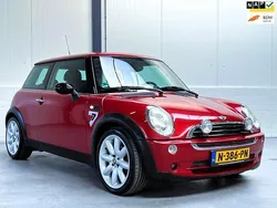 Rood, metallic lak Gebruikt 2006 Mini ONE Seven Hatchback | € 3.750 (Eerlijke prijs)
