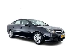 Black sapphire (zwart metallic) Gebruikt 2006 Opel Vectra GTS Executive Hatchback | € 2.245