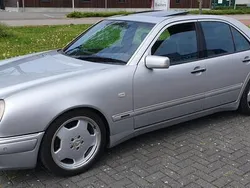 Grijs, metallic lak Gebruikt 1997 Mercedes E50 AMG AMG Sedan | € 13.950