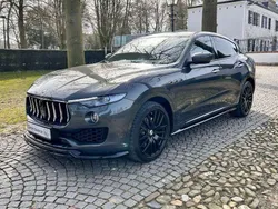 Grijs, metallic lak Gebruikt 2018 Maserati Levante GranLusso SUV | € 49.950 (Super prijs)