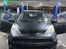 Grijs Gebruikt 2010 Peugeot 107 Urban Move Hatchback | € 4.249 (Iets duurder)