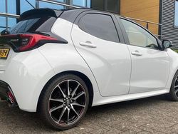 Grijs Gebruikt 2022 Toyota Yaris Hybrid Sport Hatchback | € 22.950 (Iets duurder)