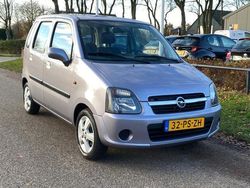 Paars, metallic lak Gebruikt 2004 Opel Agila Hatchback | € 1.999 (Eerlijke prijs)