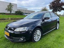 Zwart Gebruikt 2013 VW Jetta Highline Sedan | € 3.995 (Super prijs)