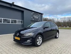 Zwart, metallic lak Gebruikt 2018 VW Polo Comfortline Hatchback | € 11.950 (Eerlijke prijs)
