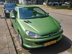 Groen Gebruikt 2004 Peugeot 206 Cabriolet | € 1.250 (Goede deal)