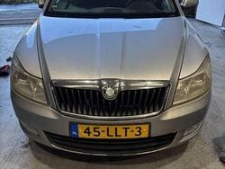 Grijs Gebruikt 2010 Skoda Octavia Ambition Stationwagen | € 1.600 (Eerlijke prijs)