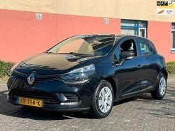 Zwart Gebruikt 2019 Renault Clio IV Life Hatchback | € 7.949 (Eerlijke prijs)