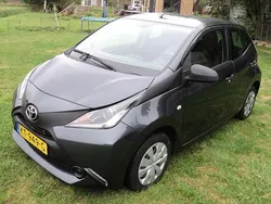 Grijs Gebruikt 2017 Toyota Aygo Hatchback | € 5.999 (Super prijs)