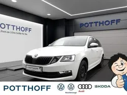 Wit Gebruikt 2020 Skoda Octavia Ambition Stationwagen | € 22.155 (Eerlijke prijs)