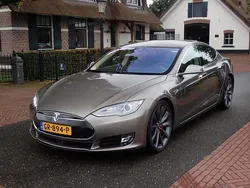 Grijs Gebruikt 2015 Tesla Model S Performance Sedan | € 24.900 (Duur)