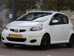 Wit Gebruikt 2010 Toyota Aygo Comfort Hatchback | € 3.345 (Eerlijke prijs)