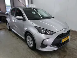 Grijs Gebruikt 2023 Toyota Yaris Active Hatchback | € 21.399 (Eerlijke prijs)