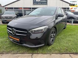 Zwart, metallic lak Gebruikt 2020 Mercedes B200 Premium Plus MPV | € 27.750 (Eerlijke prijs)