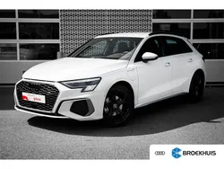 Wit Gebruikt 2024 Audi A3 Sportback e-tron Premium Sedan | € 38.800 (Eerlijke prijs)